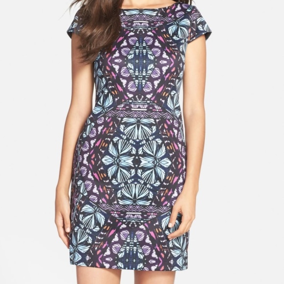 Vince Camuto Graphic Print Scuba Shift Dress - Picture 3 of 4